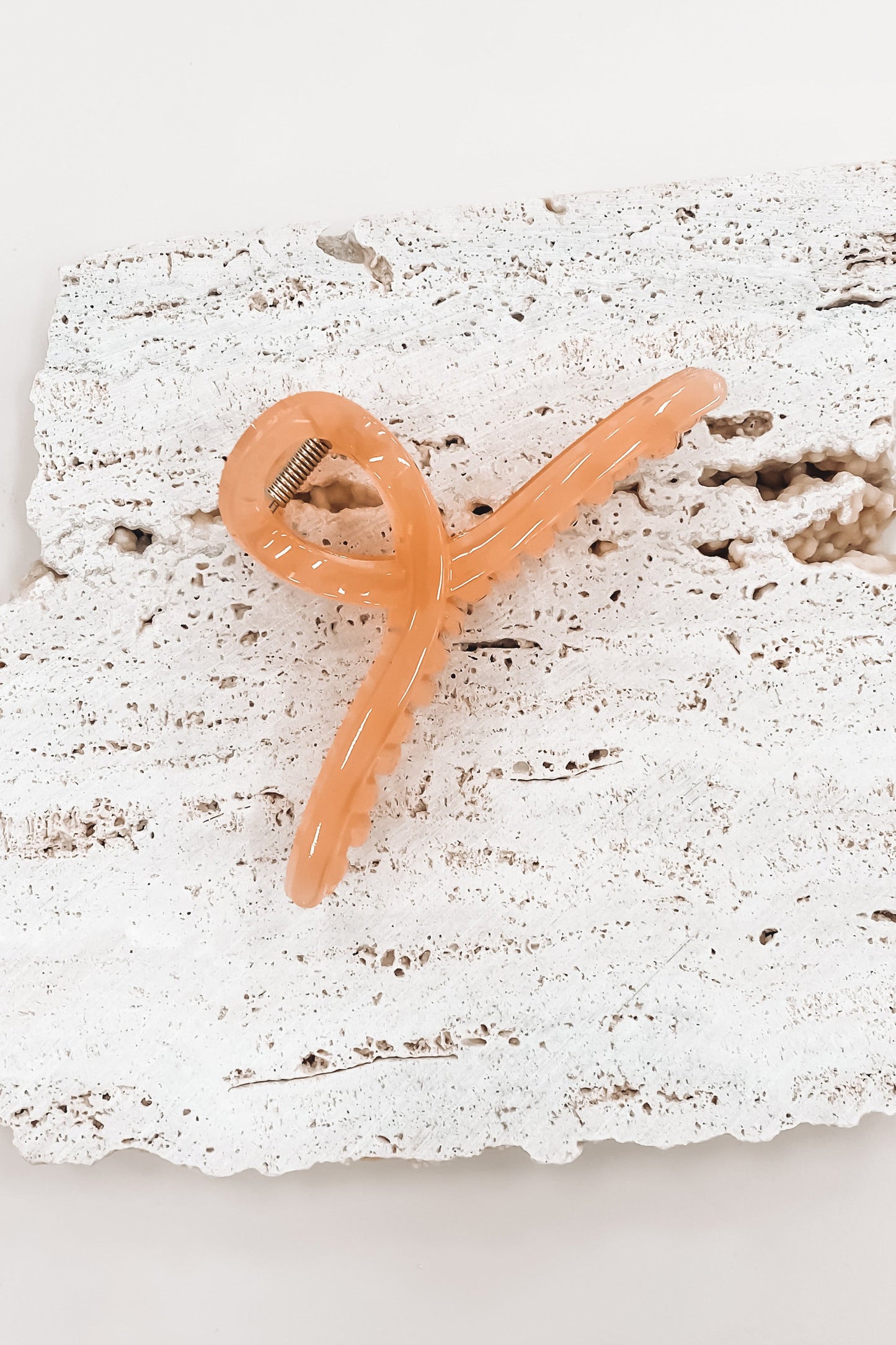 Bailey Claw Clip Peach